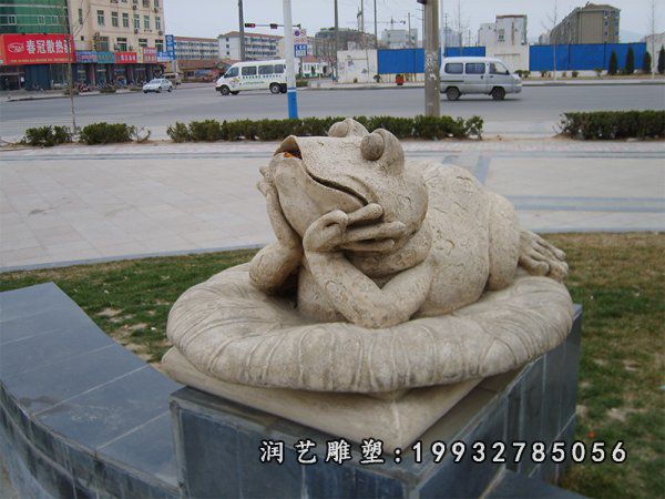广场动物青蛙石雕